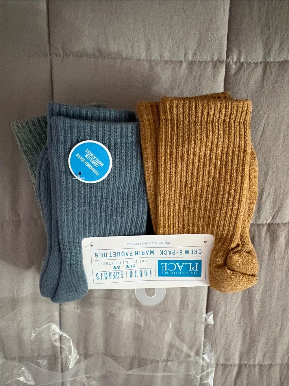 New with tags, 6-pack Marled cushioned crew socks, size 11-2 youth
